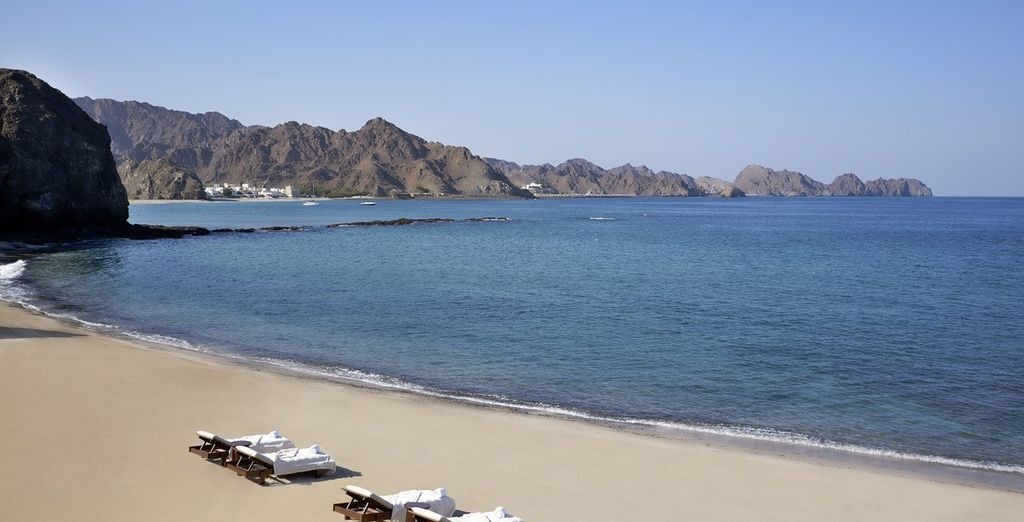 Al Bustan Palace, A Ritz Carlton Hotel 5* con possibile soggiorno a Abu Dhabi