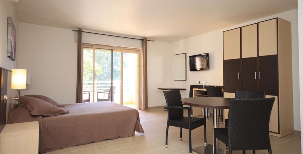 Hotel e Residence Costa Rossa con traghetto Corsica Ferries