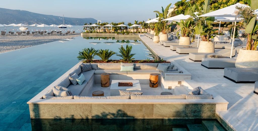 Lazure Hotel & Marina 5*