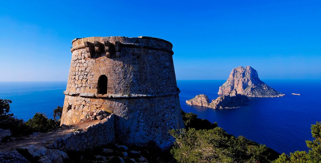 Explore the Torre des Savinar in Ibiza