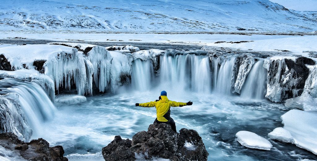 Discover beautiful natural wonders of Iceland with our last minute deals