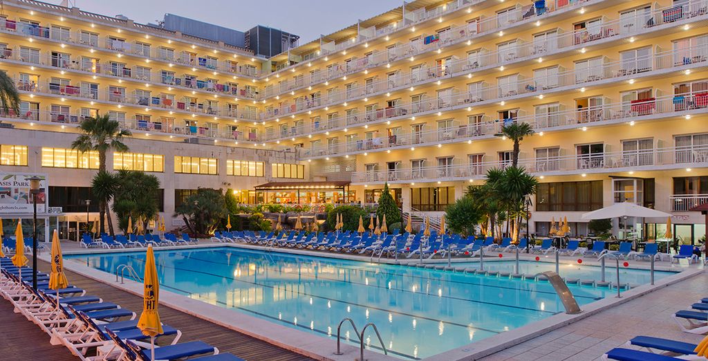 Hotel Oasis Park & Spa 4* - luxuryh hotel in Lloret de Mar