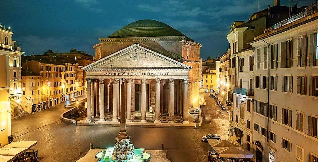 Discover the Pantheon in the charming Piazza della Rotonda in Roma