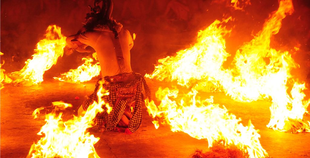 Bali Travel Guide: Traditional Fire Dance