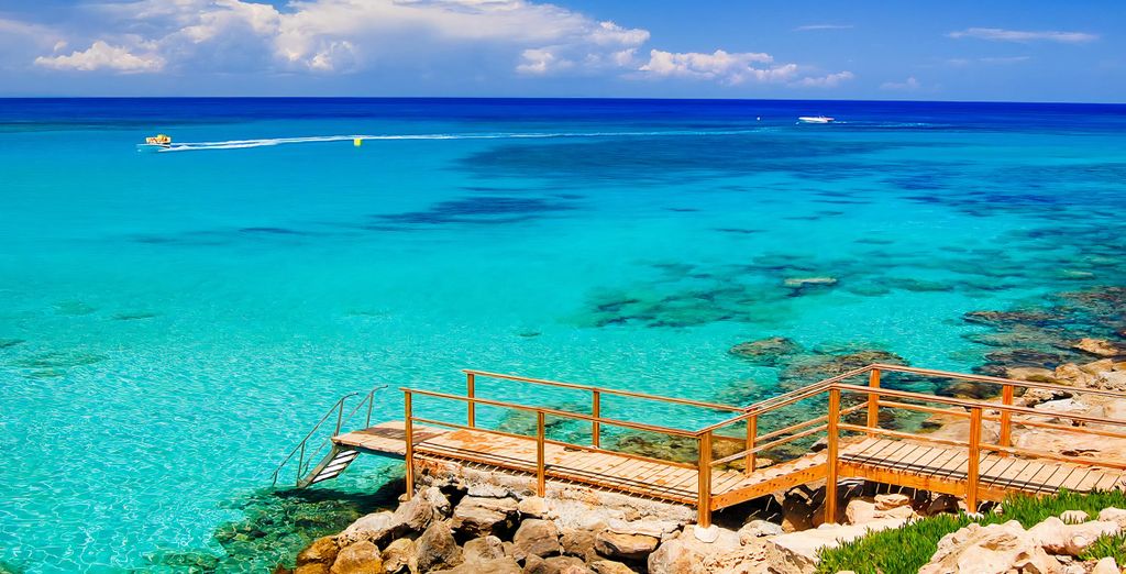 Radisson Beach Resort Larnaca 4*