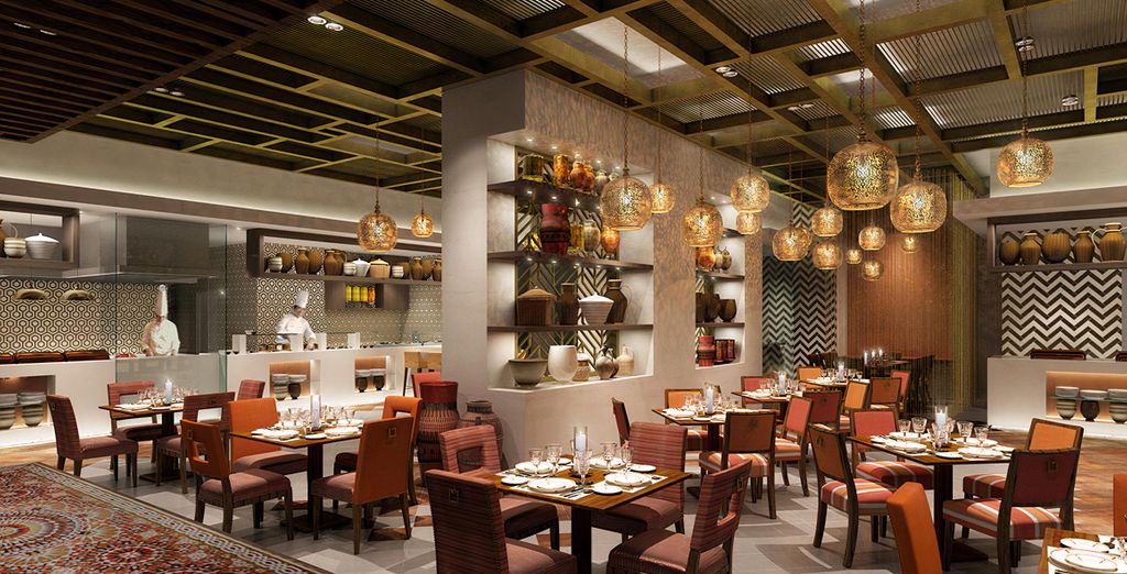 Fairmont Ajman 5* con eventuale pre-estensione al Mövenpick Hotel & Apartments Bur Dubai 5*