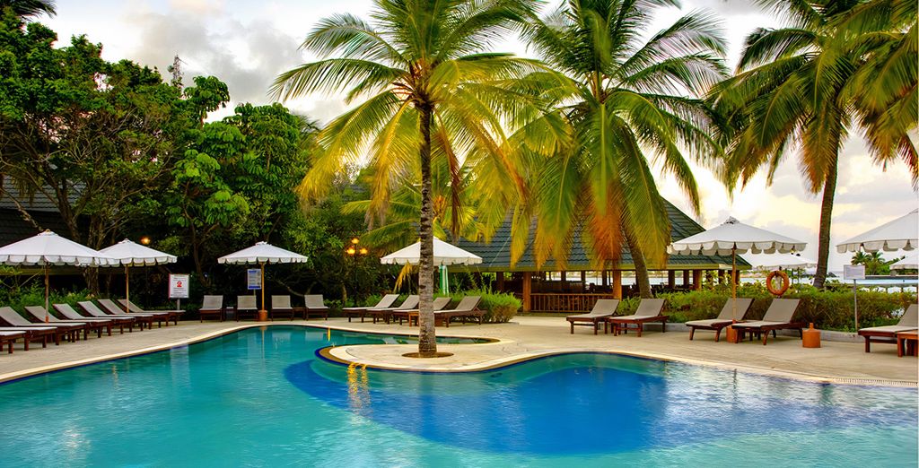 Paradise Island Beach Resort & Spa 4*S