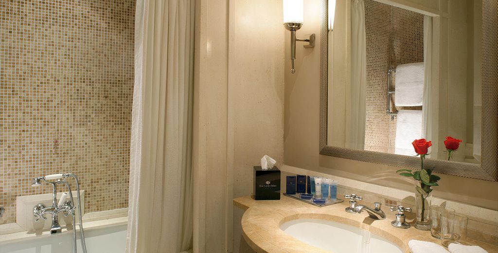 Luxe Rose Garden Hotel 4*