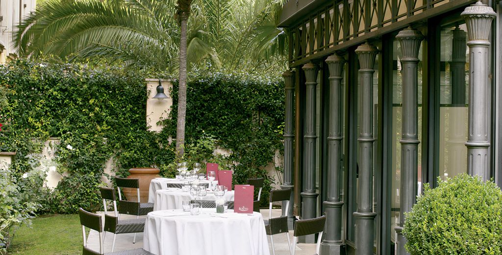 Luxe Rose Garden Hotel 4*