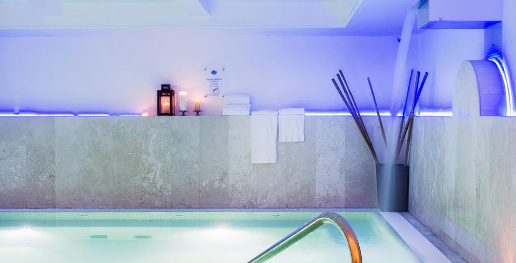 Luxe Rose Garden Hotel 4*