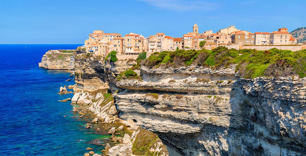 Résidence Les Collines de Bonifacio avec vols ou ferries - Toulon - Jusqu'à  -70% | Voyage Privé