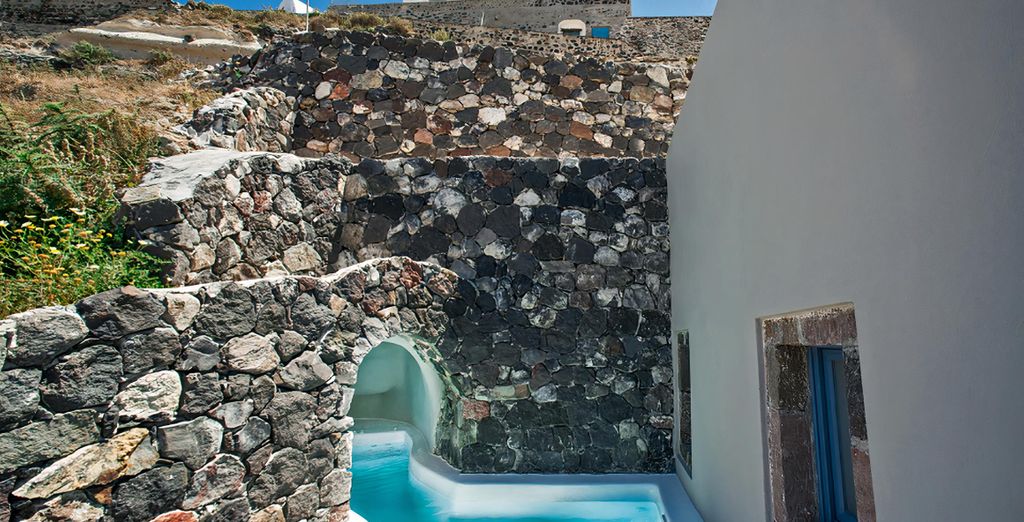 Luna Santorini Suites and Villas