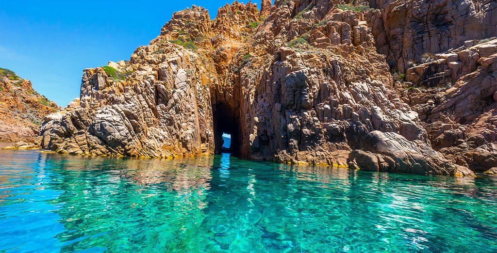 Aethos Corsica con volo o Sardinia Ferries