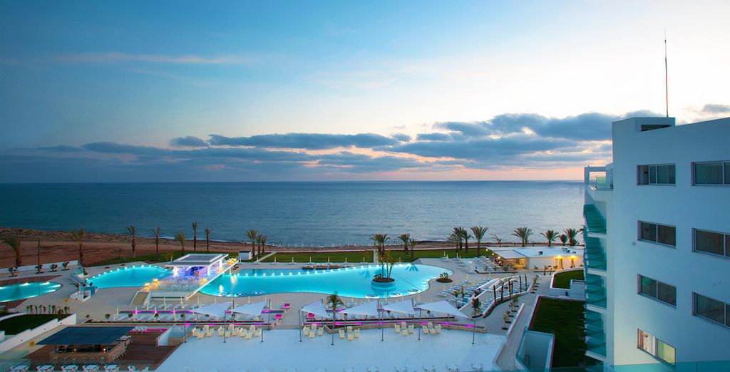 King Evelthon Beach Hotel & Resort 5*