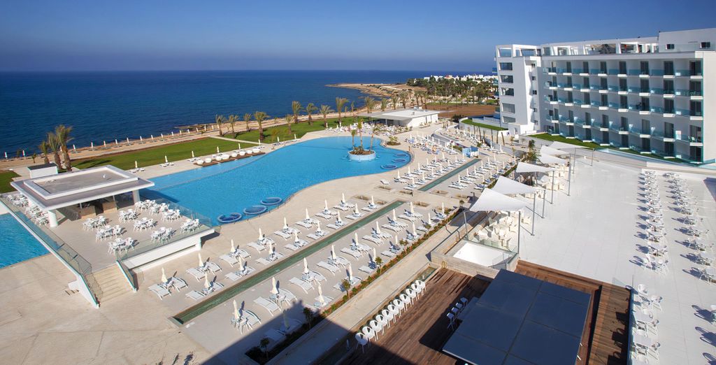 King Evelthon Beach Hotel & Resort 5*