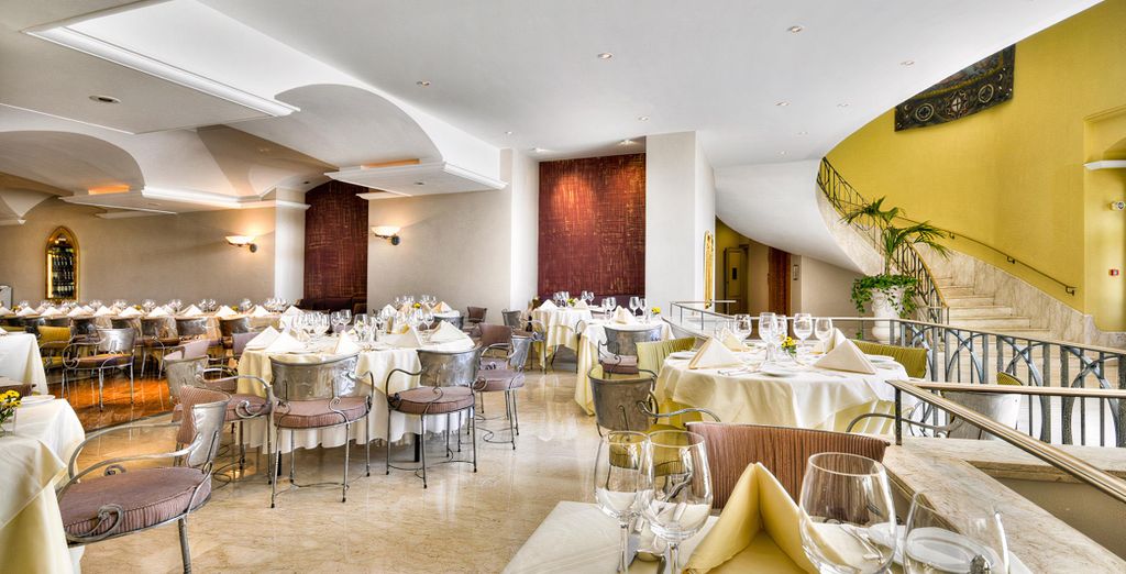 Hotel Corinthia St. George's Bay 5* 