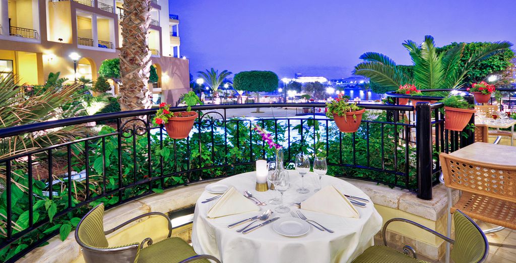 Hotel Corinthia St. George's Bay 5* 