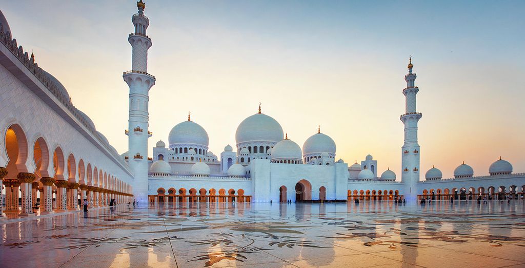 The Ritz Carlton Abu Dhabi Grand Canal 5* con possibile estensione a Dubai