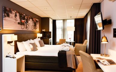 Amsterdam de Roode Leeuw 4*