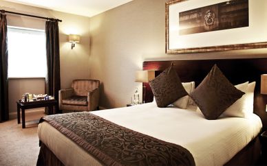 Copthorne Hotel at Chelsea Football Club 4* & Thames River Cruise