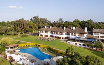Mövenpick Nairobi Hotel & Residences 5* + Fairmont Mount Kenya Safari Club 5* 