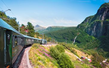 Rundreise in Eigenregie: Kreuzfahrt und Zugfahrten durch die Fjorde 