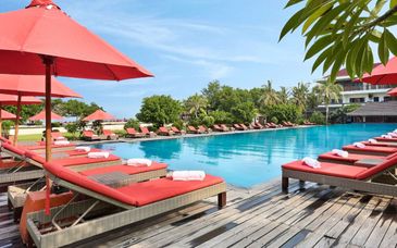 The Theatre Residence 4*, AnandaDara Ubud Resort & Spa 4*, Ombak Sunset 4* et Renaissance Bali Uluwatu Resort & Spa 5*