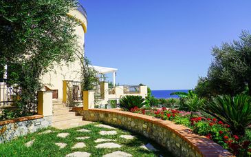 Hôtel America 4*