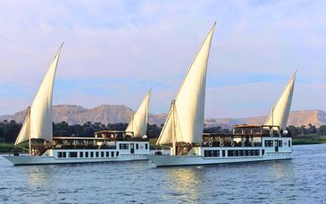 Circuit en groupe : Expérience haut de gamme en Dahabeya traditionnel 