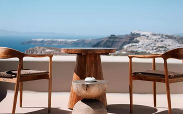 Luna Santorini Suites