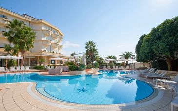 Sunshine Club Hôtel & Spa 4*