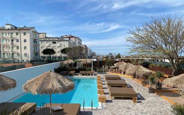 Rouge Hotel International 4*