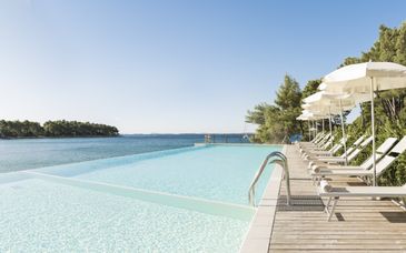 Crvena Luka Resort 4*