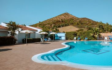 Resort Fior di Sardegna 4* con volo o Sardinia Ferries