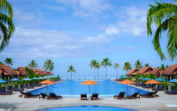 Le Menara Khao Lak Resort 5* con possibile estensione a Phuket e Koh Phi Phi