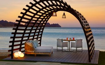 Al Bustan Palace, A Ritz Carlton Hotel 5* con possibile soggiorno a Abu Dhabi