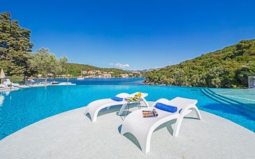 Port 9 Hotel 4*