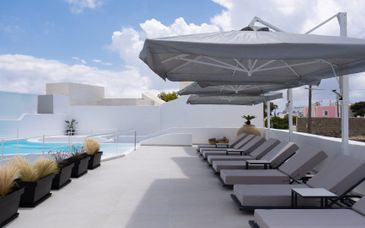 White Concept Caves 4*