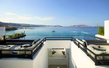 5-10 night self-guided tour: From Mykonos to Santorini