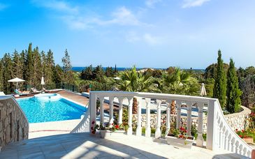 Gerakas Belvedere Luxury Suites 4*