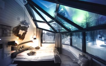 4-night northern lights & glass igloo getaway in Lapland