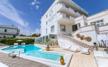 Bianco Riccio Suite Hotel 4*