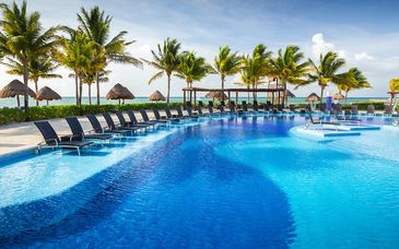 Luxor Hotel and Casino 3* & BlueBay Grand Esmeralda Cancun 5*