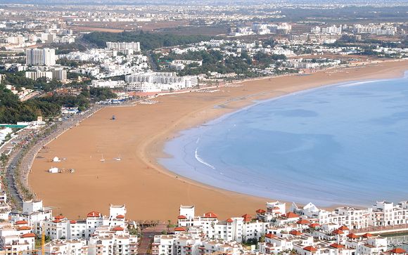 Agadir le espera