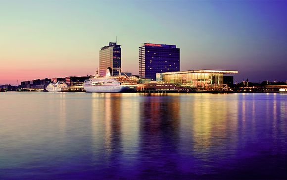 Mövenpick Hotel Amsterdam City Centre 4*