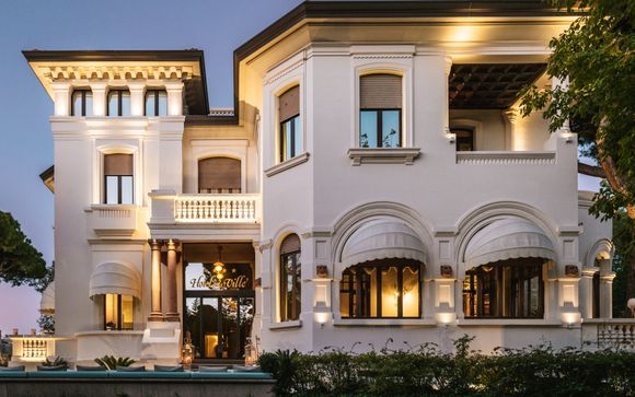Hotel De La Ville 4*