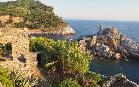 Tour panoramico in barca non guidato delle 3 isole (Palmaria, Tino, Tinetto) con partenza da Porto Venere per 7 notti