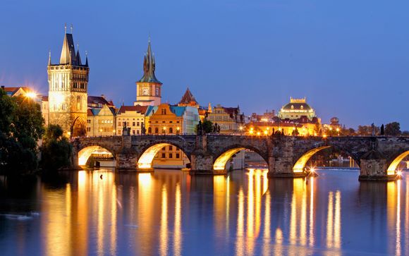 Cena con crociera nel cuore di Praga 3 ore - per i soggiorni a partire da 3 nott
