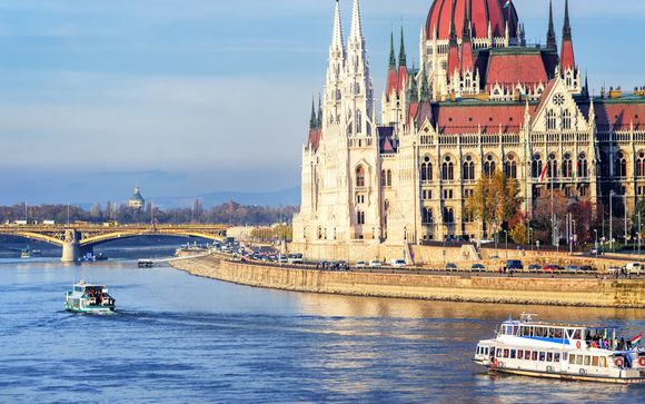 Crociera al tramonto sul Danubio con bevanda inclusa per persona per soggiorno