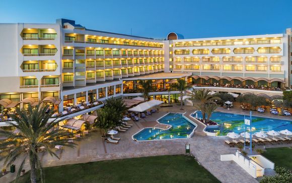 L'Hotel Constantinou Athena Royal Beach